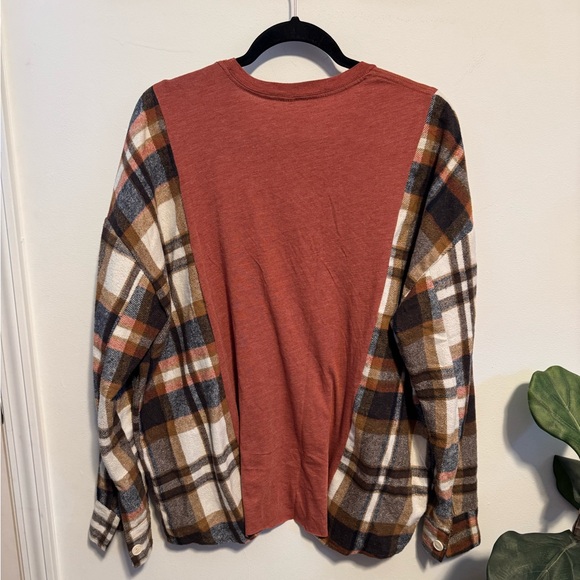 Plaid Sleeve Graphic Women's Top - Picture 4 of 5